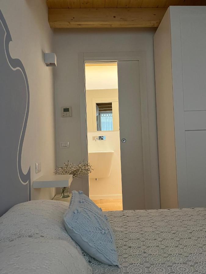 La Piccola Casa Al Lago - Intera Casa Con 3 Camere E 2 Box Salò Esterno foto