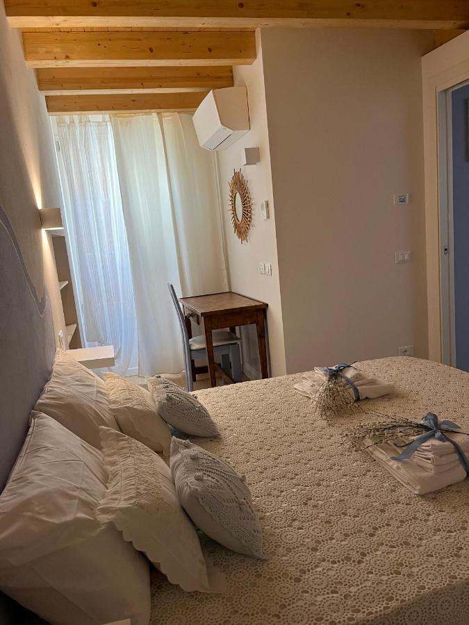 La Piccola Casa Al Lago - Intera Casa Con 3 Camere E 2 Box Salò Esterno foto