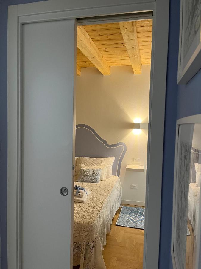 La Piccola Casa Al Lago - Intera Casa Con 3 Camere E 2 Box Salò Esterno foto