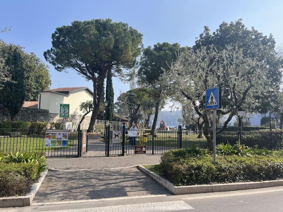 La Piccola Casa Al Lago - Intera Casa Con 3 Camere E 2 Box Salò Esterno foto