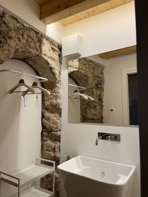 La Piccola Casa Al Lago - Intera Casa Con 3 Camere E 2 Box Salò Esterno foto