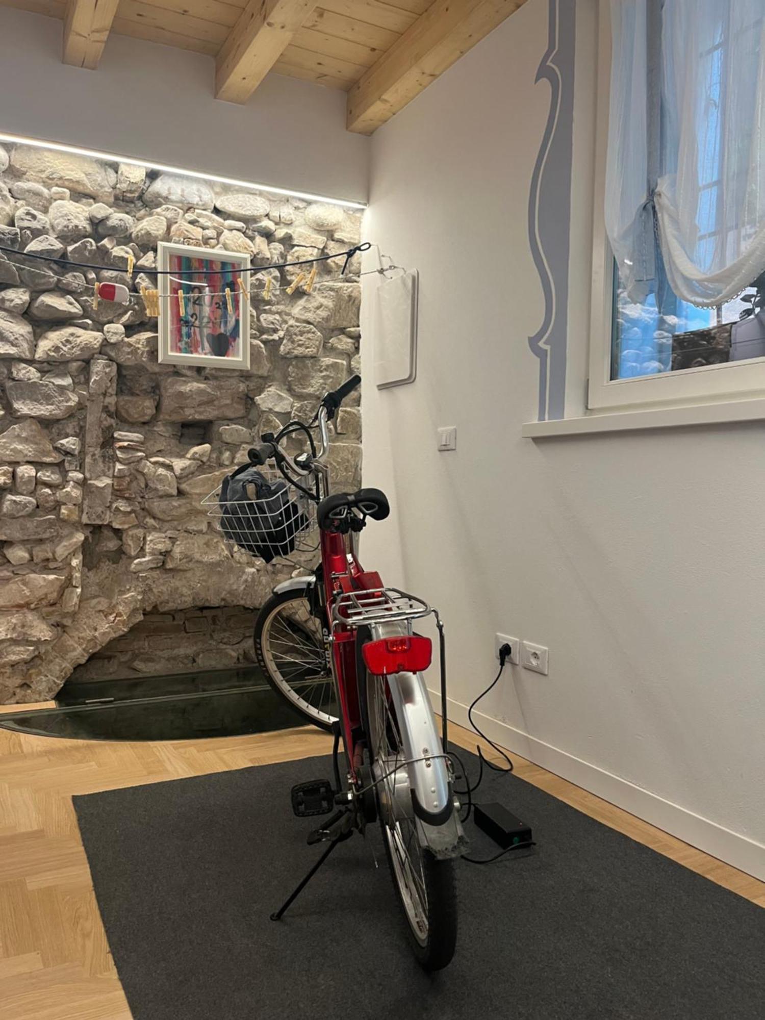 La Piccola Casa Al Lago - Intera Casa Con 3 Camere E 2 Box Salò Esterno foto